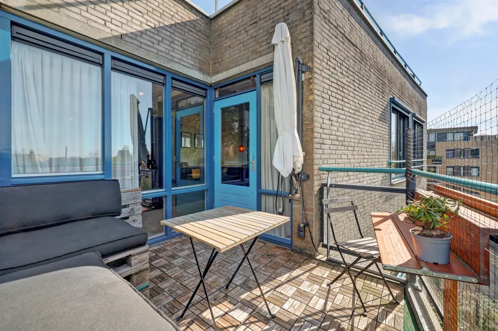 Balcone - Modernised 3-Bedroom Apartment with Balcony in Westerpark