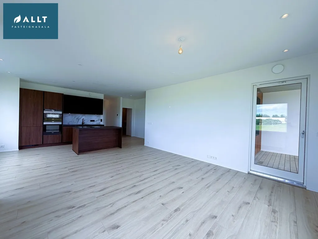 Elutuba - Modern Apartment with Balcony in Reykjanesbær