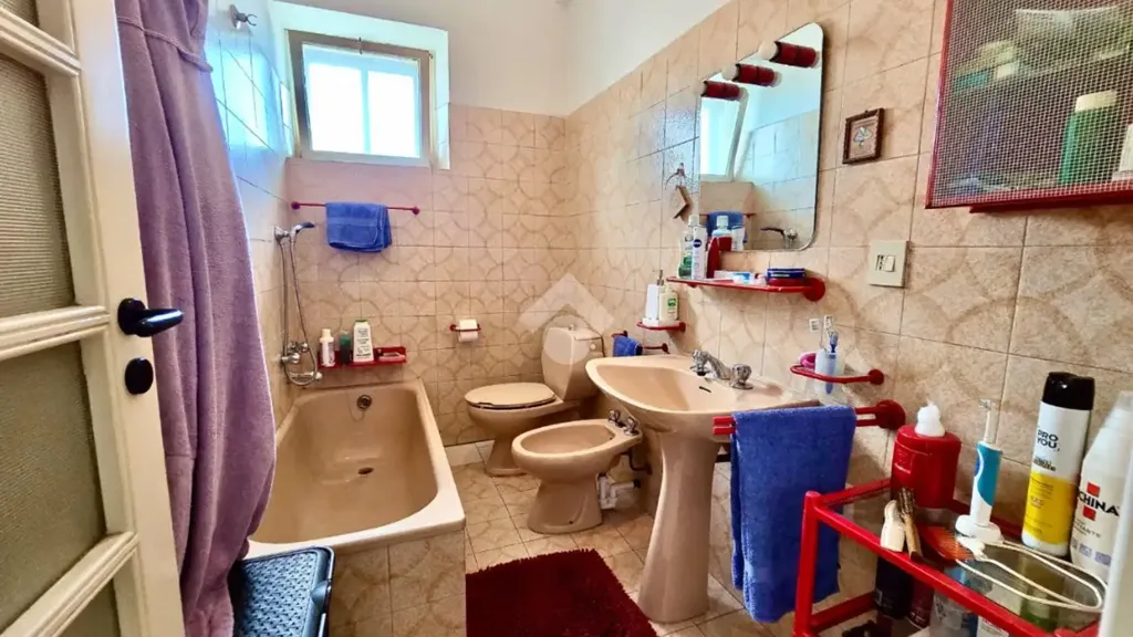 Salles de bain - Spacious Apartment with Panoramic Terrace in Albenga