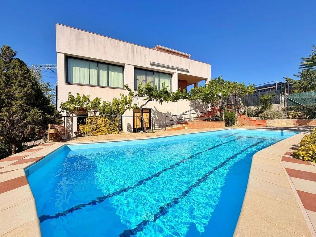 Bassein - Chalet with Pool and Terrace in Canyelles