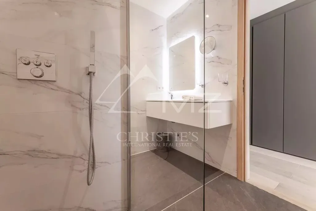 Vannitoad - Contemporary Villa with Sea View in Mougins