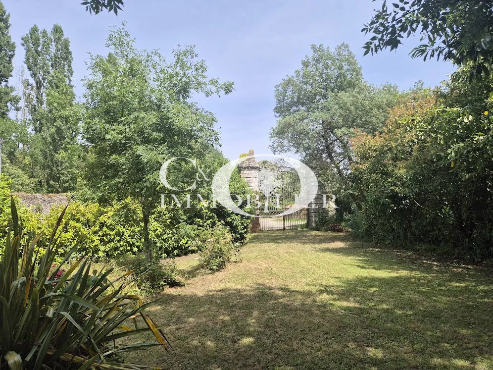Jardin - Maison de Caractère avec Piscine à Saint-Colomban