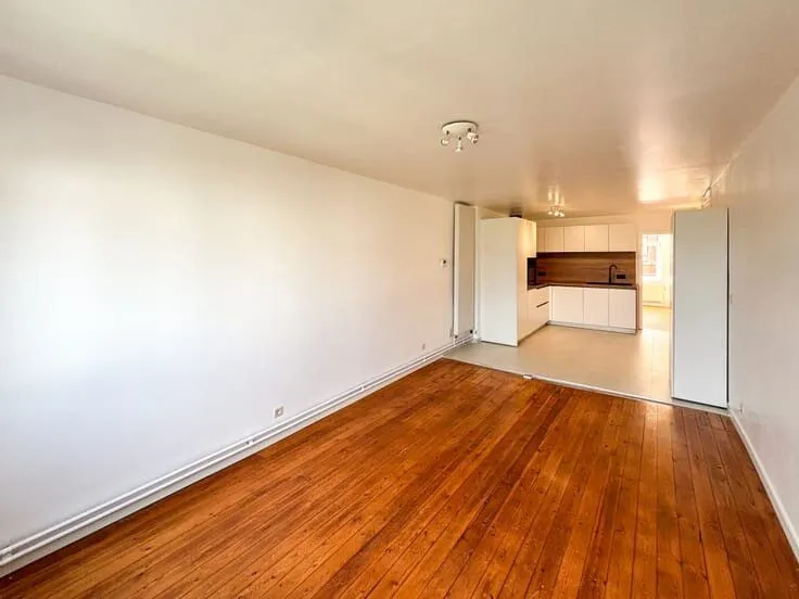 Séjour - Appartement Rénové 3 Chambres au Centre de Perwez