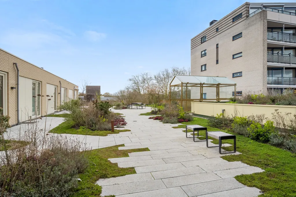 Aed - Newly Built Portiekflat with Loggia in Rotterdam