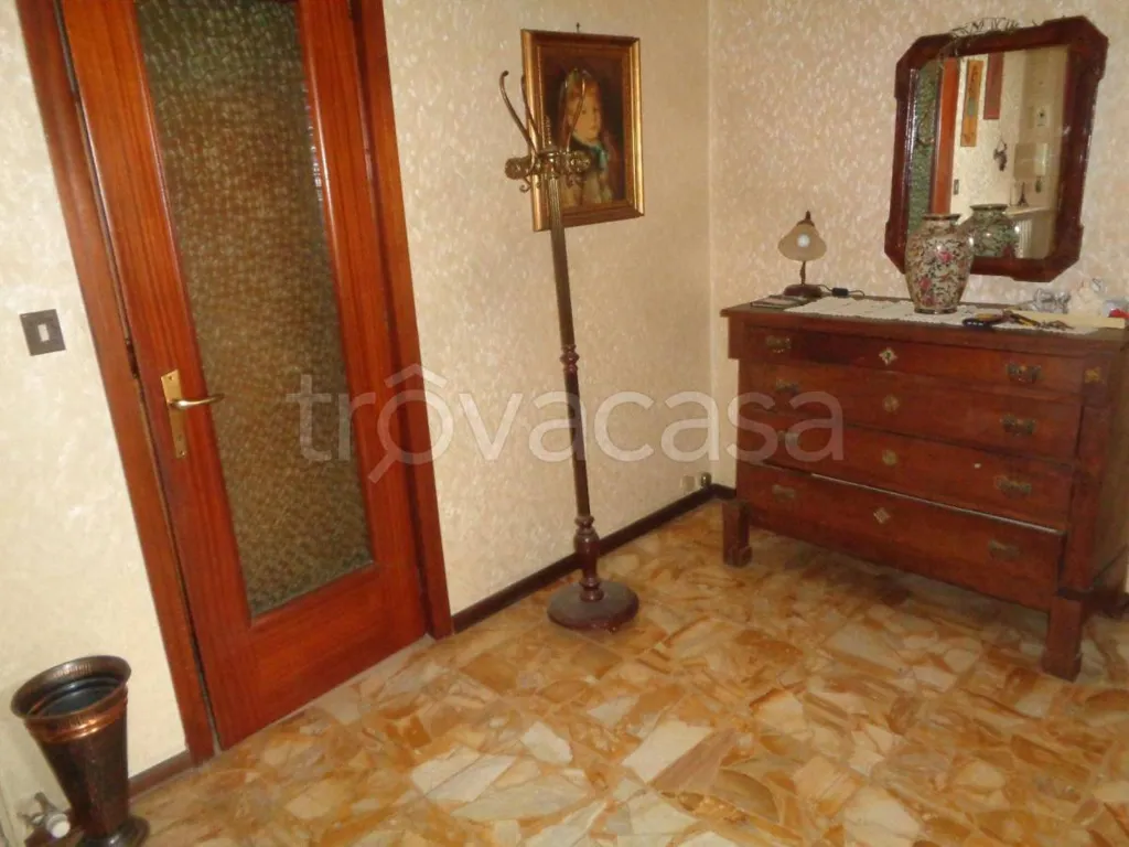 Esik - Apartment with Balcony in Cuneo