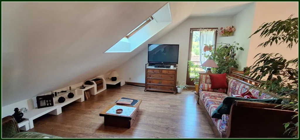 Pièces - Maison Charmante avec Jardin et Vue à Revel