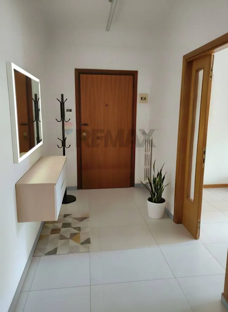 Esik - Bright Apartment with Terrace in Vasto