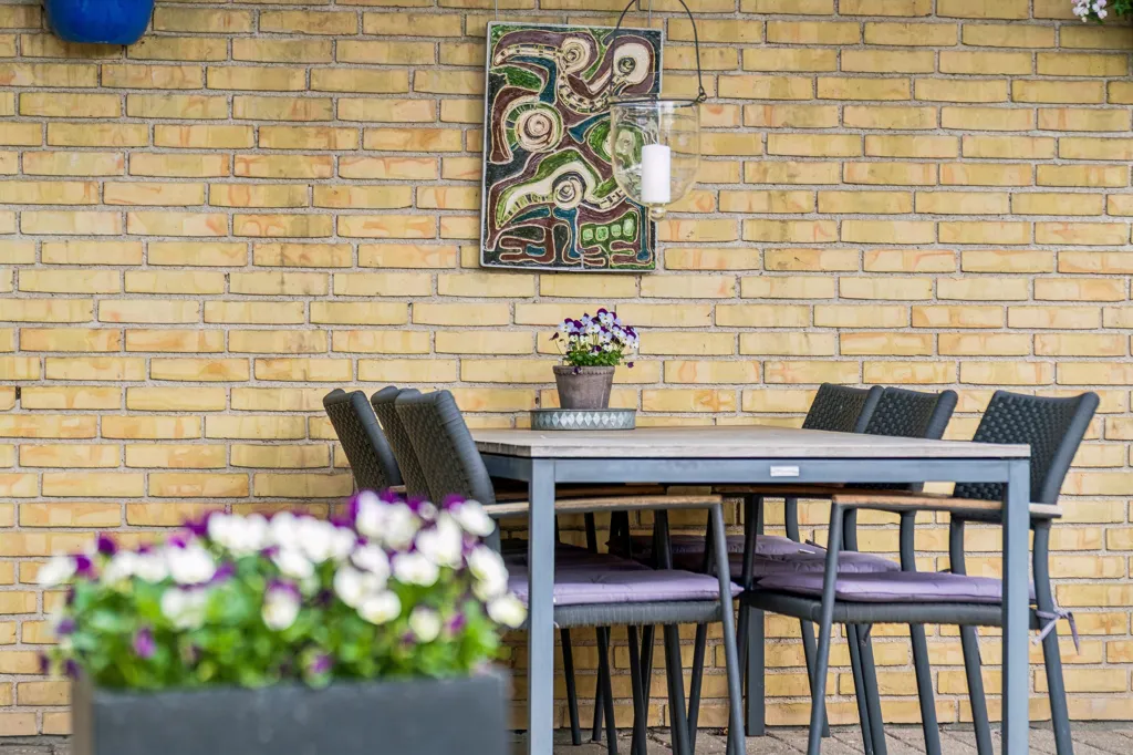 Terrasse - Well-Maintained Villa with Garden in Herlev