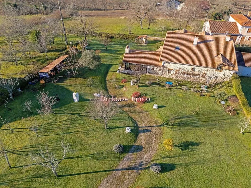 Õhuvaade - Pierced House with Garden in Chantérac