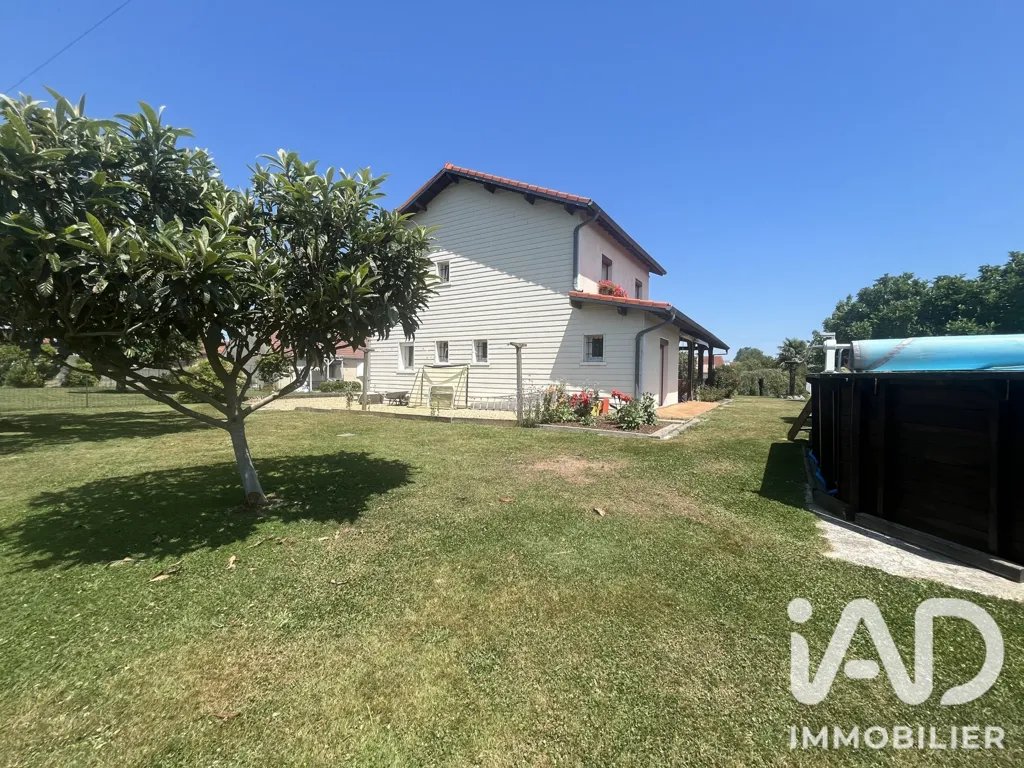Garden - House with Garden and Pool in Lagarde