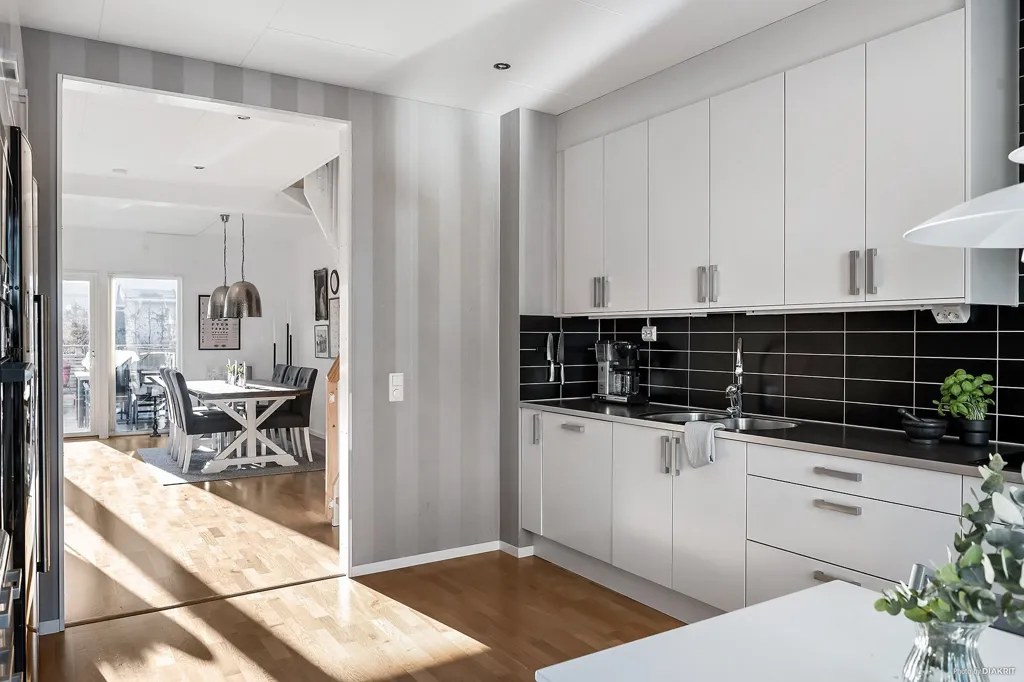 Kitchen - Two-Storey Villa with Garden in Ullstorp