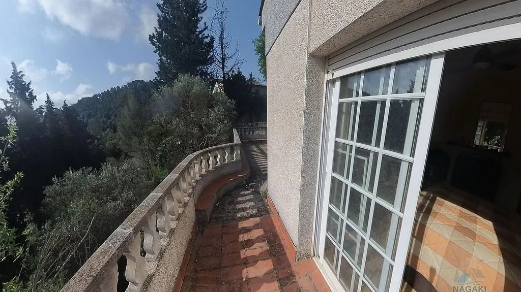 balcony