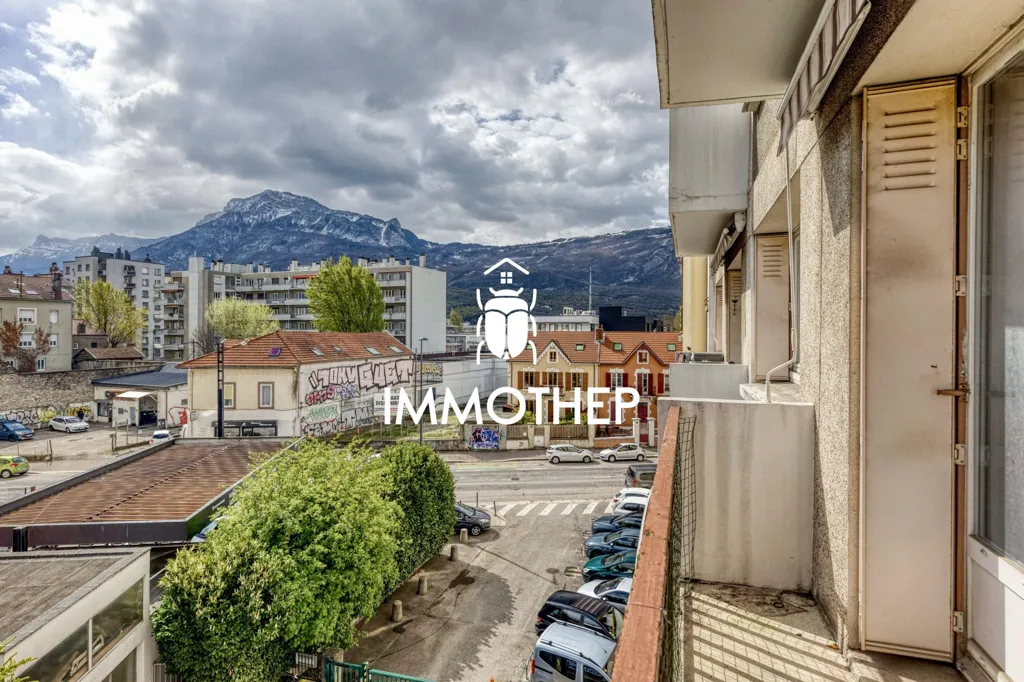 Balcone - Apartment with Balcony in Grenoble