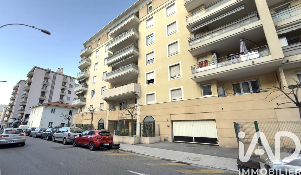 Extérieur - Parking Sécurisé en Résidence à Nice