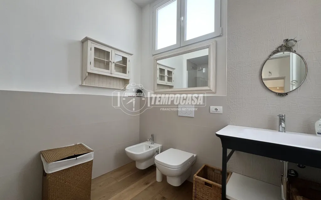 Vannitoad - Modernised Flat with Balcony in Monza Centre