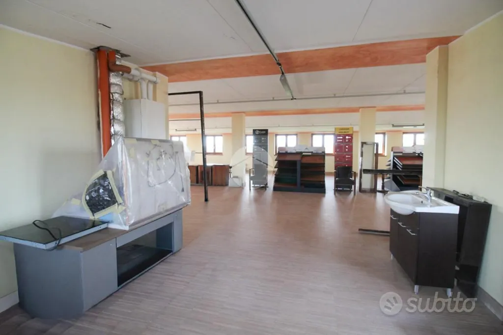 Rooms - Warehouse with Two Levels in Fontanella