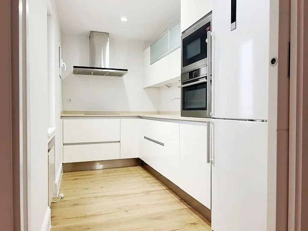 Köök - Modernised 1-Bedroom Flat with Elevator in Chamberí