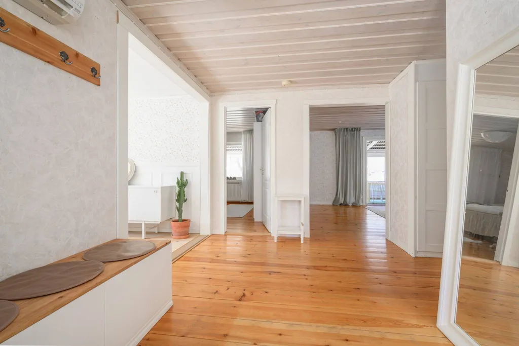 Esik - Charming Villa by the Stream in Björkom