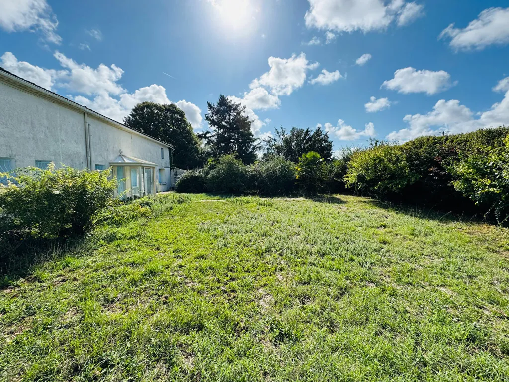 Jardin - Maison de Caractère avec Dépendances à Saint-Romain-de-Benet
