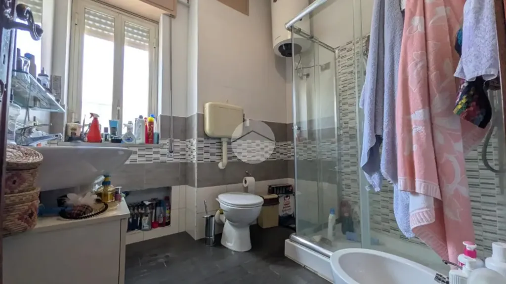 Salles de bain - 5-Room Apartment with Balcony in Palermo