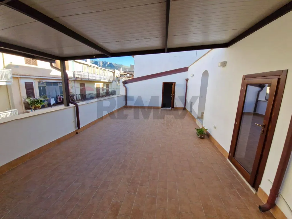 Terrasse - Fully Renovated Apartment with Terrace in Terrasini
