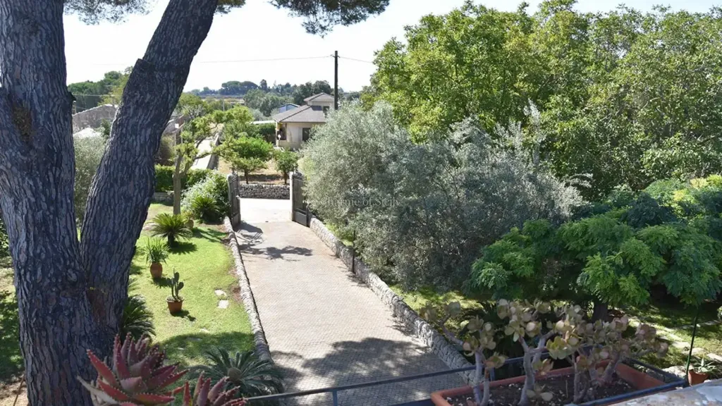 Aed - Independent House with Garden in Modica