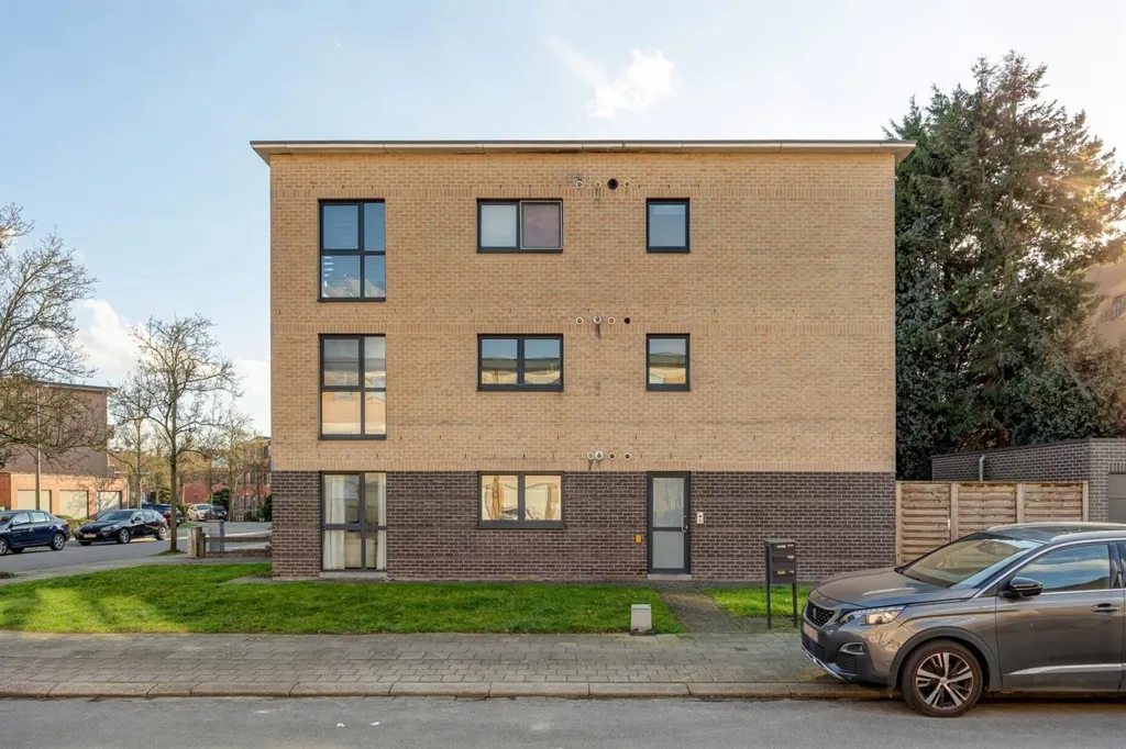 Esterno - Contemporary 2-Bed Apartment with Terrace in Ekeren