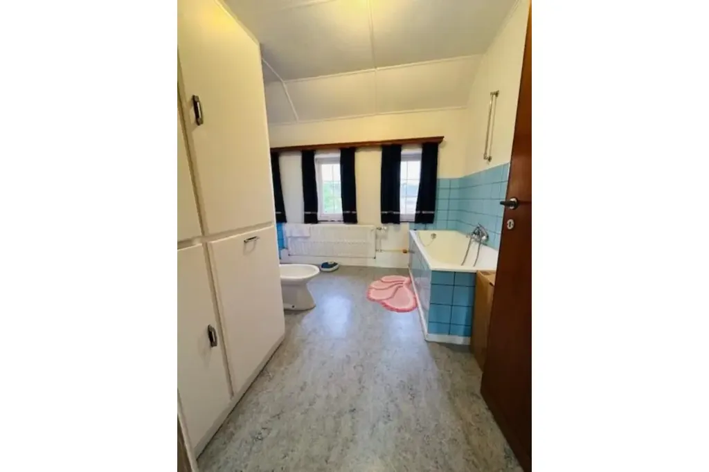 Salles de bain - Maison 4 Façades à Rénover avec Jardin à Malonne