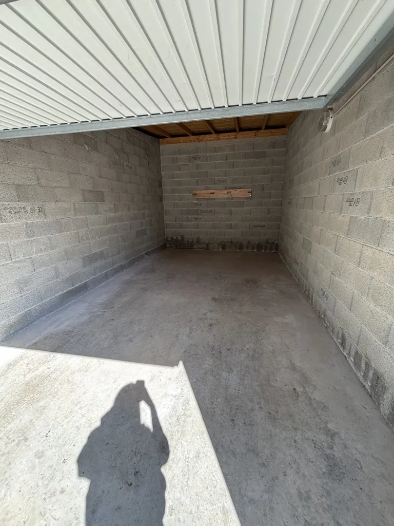 Garage - Modern Flat with Terrace in Château-Fleury, Romans-sur-Isère