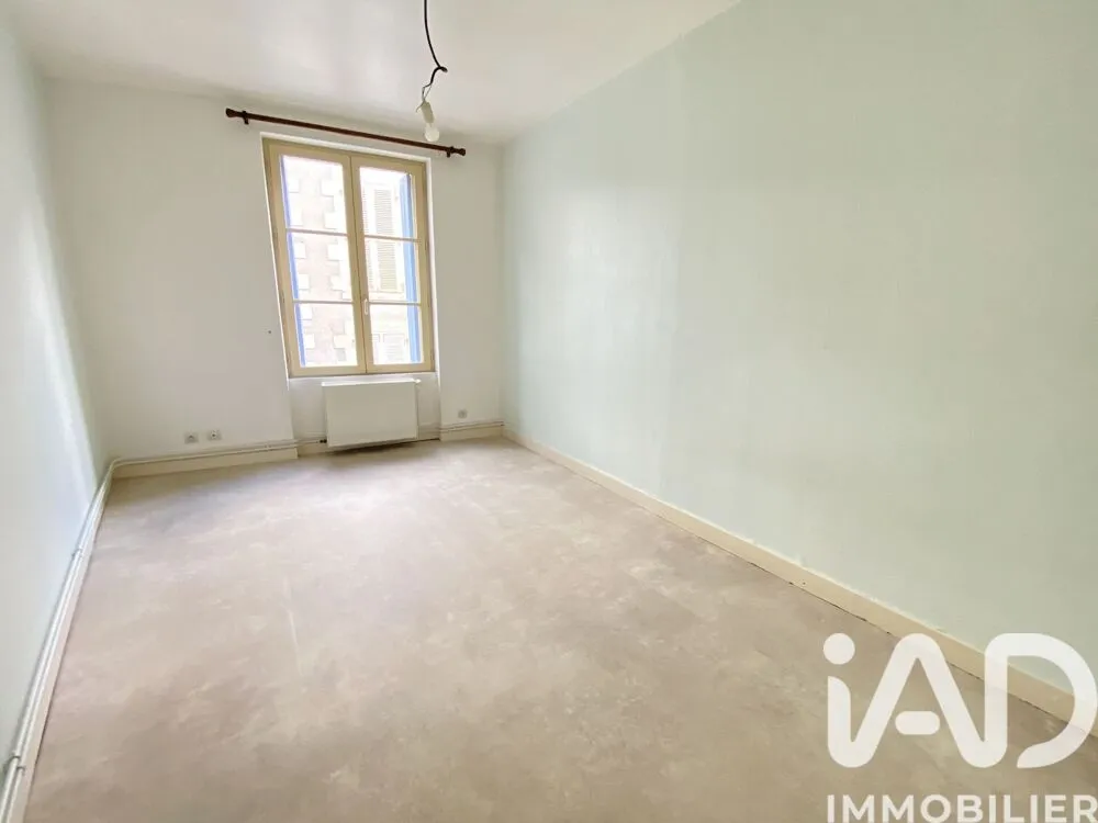 Toad - Mixed-Use Property with Garden in Chatillon-sur-Indre