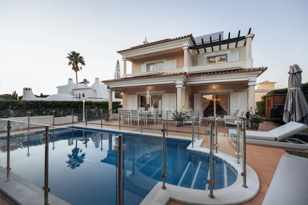 Bassein - 3+1 Bedroom House with Pool in Vilamoura