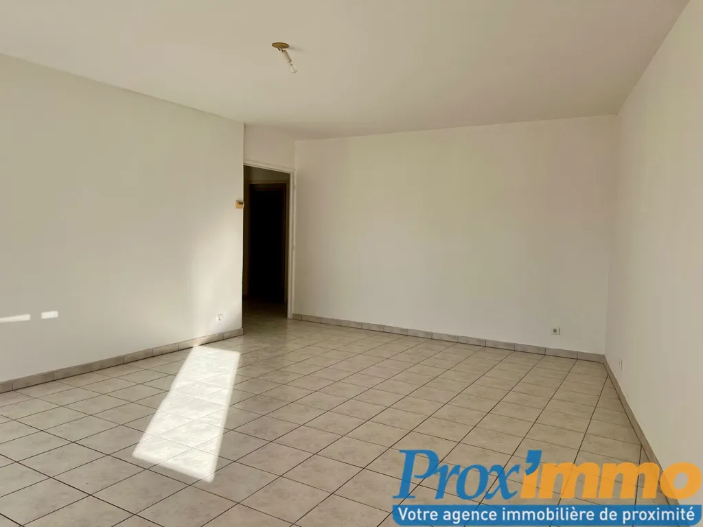 Pièces - Appartement avec Balcon dans Résidence Sécurisée