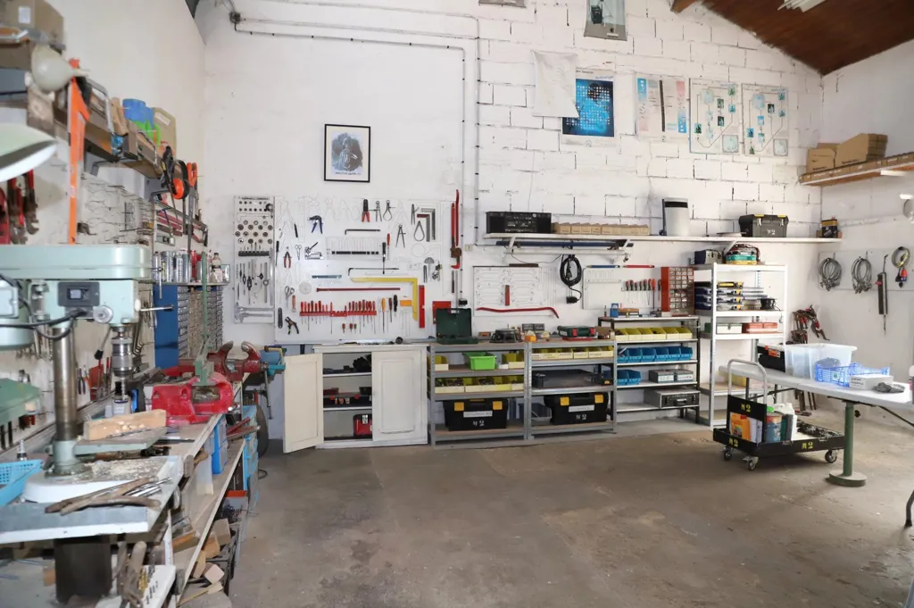 Buanderie - Ensemble Immobilier avec Grand Garage à Proximité du Centre