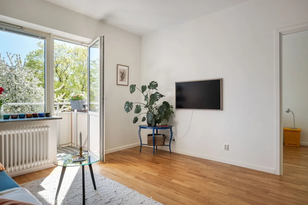Séjour - Bright Two-Bedroom Flat with South-Facing Balcony