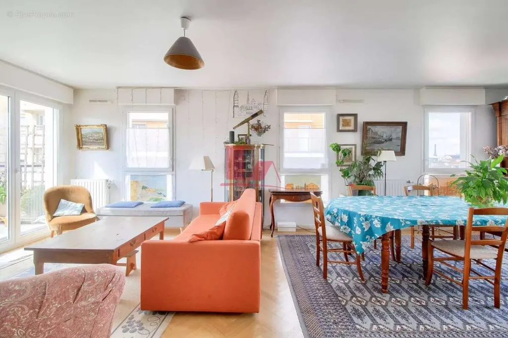 Séjour - Appartement 5 Pièces avec Balcon à Vanves