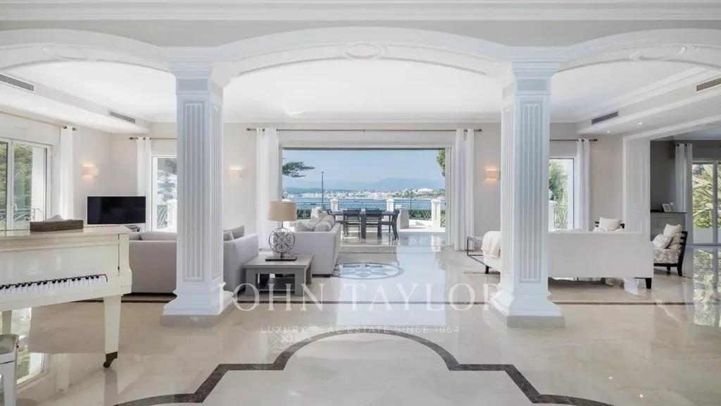 Living Room - 1930s Residence with Sea View in Cap d’Antibes