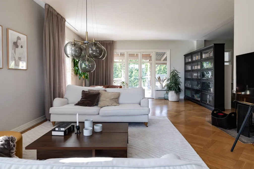 Maison 10 pièces à Kumla kommun
