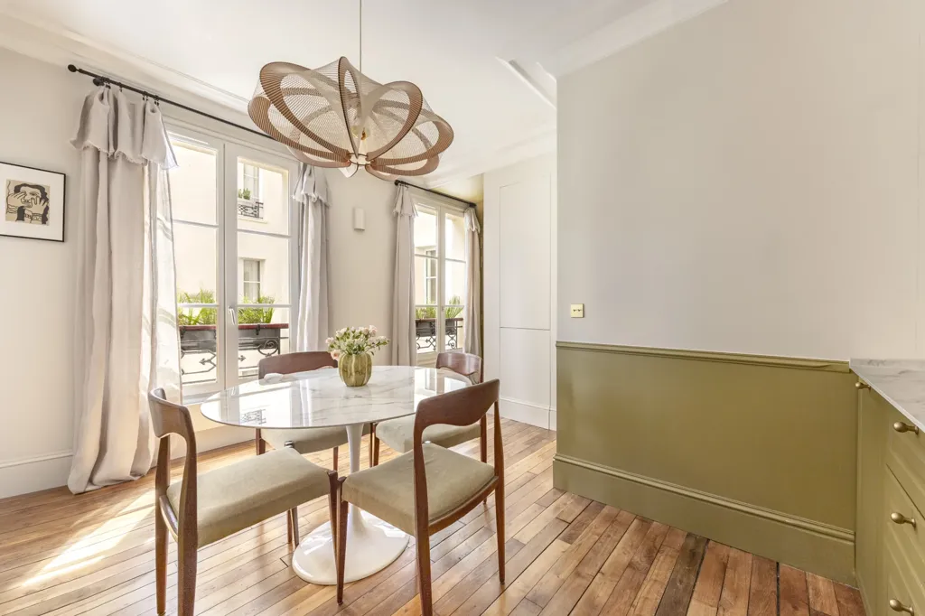Söögituba - Renovated 3-Piece Paris 7e with East View