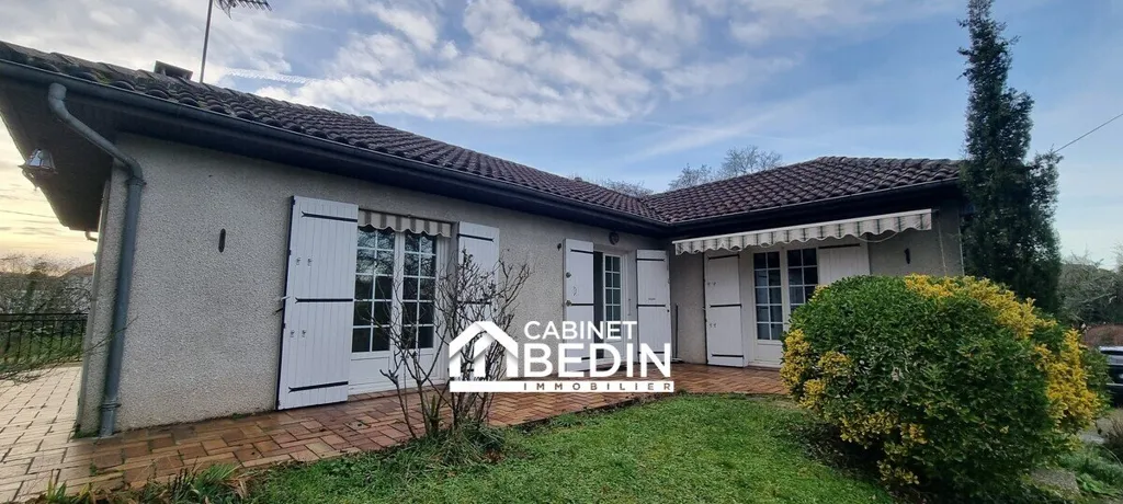 Extérieur - Maison avec Piscine et Garage à Martillac
