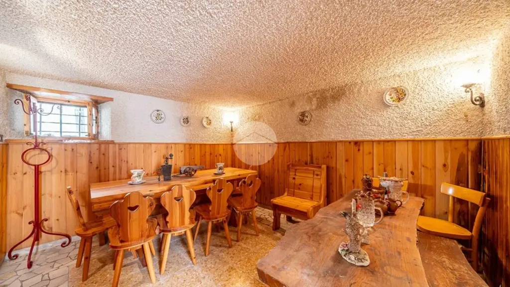 Salle à manger - Traditional Villa with Balcony in Tregnago