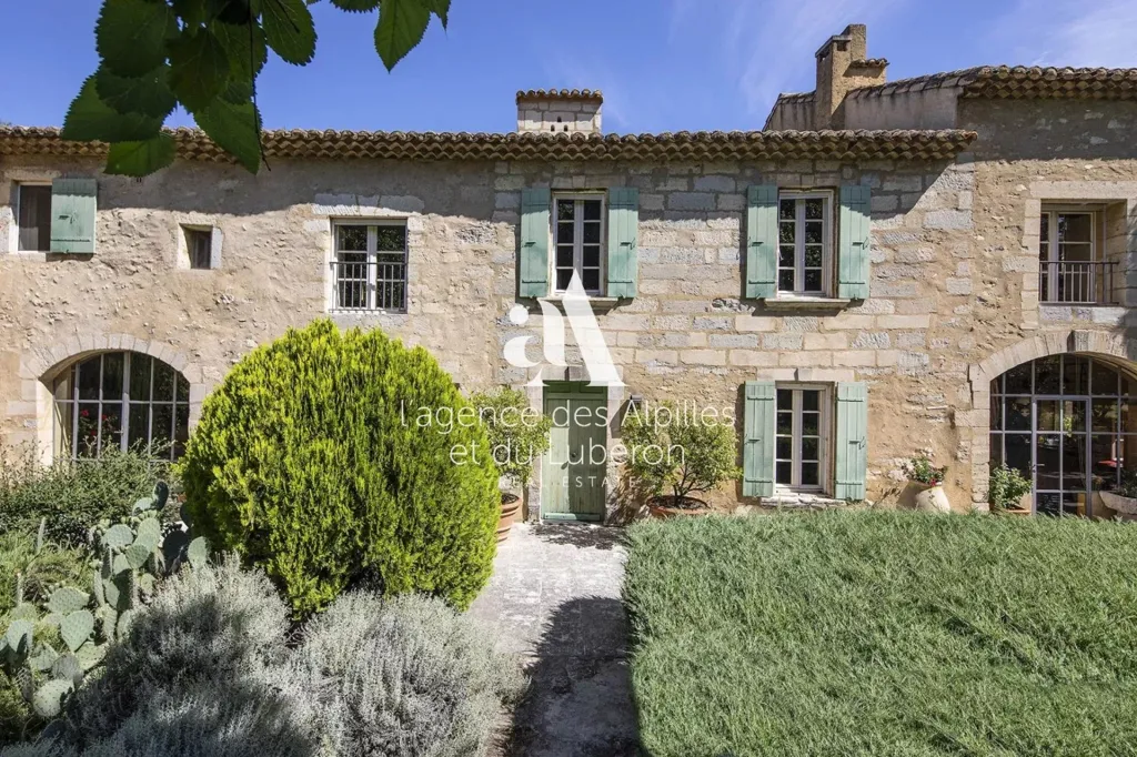 Exterior - Authentic Stone Mas with Pool near Avignon TGV