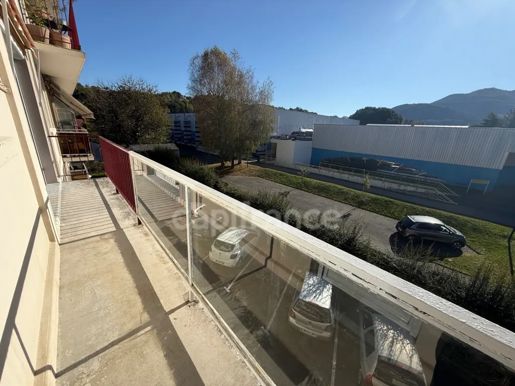 Rõdu - Renovated 3-Bed Flat with South View in Hautes-Pyrénées