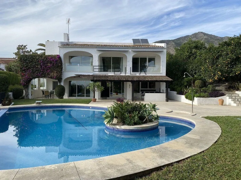 Piscine - Detached Chalet with Pool in Mijas Costa