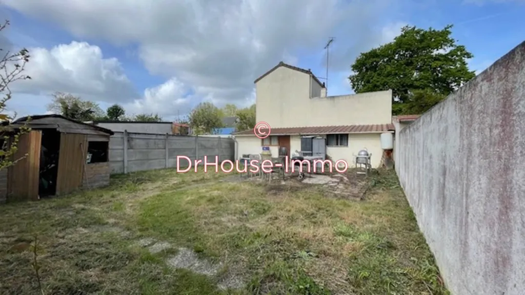 Jardin - Maison avec Dépendance et Local à Chelles, Proche RER E
