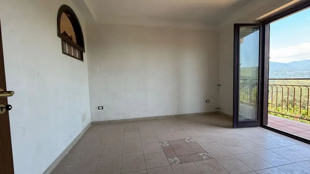 Pièces - Bifamiliar Villa with Garden in Laurignano