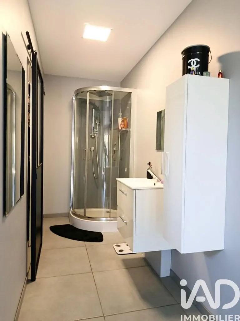 Bathrooms - Detached House with Terrace in Sury-le-Comtal