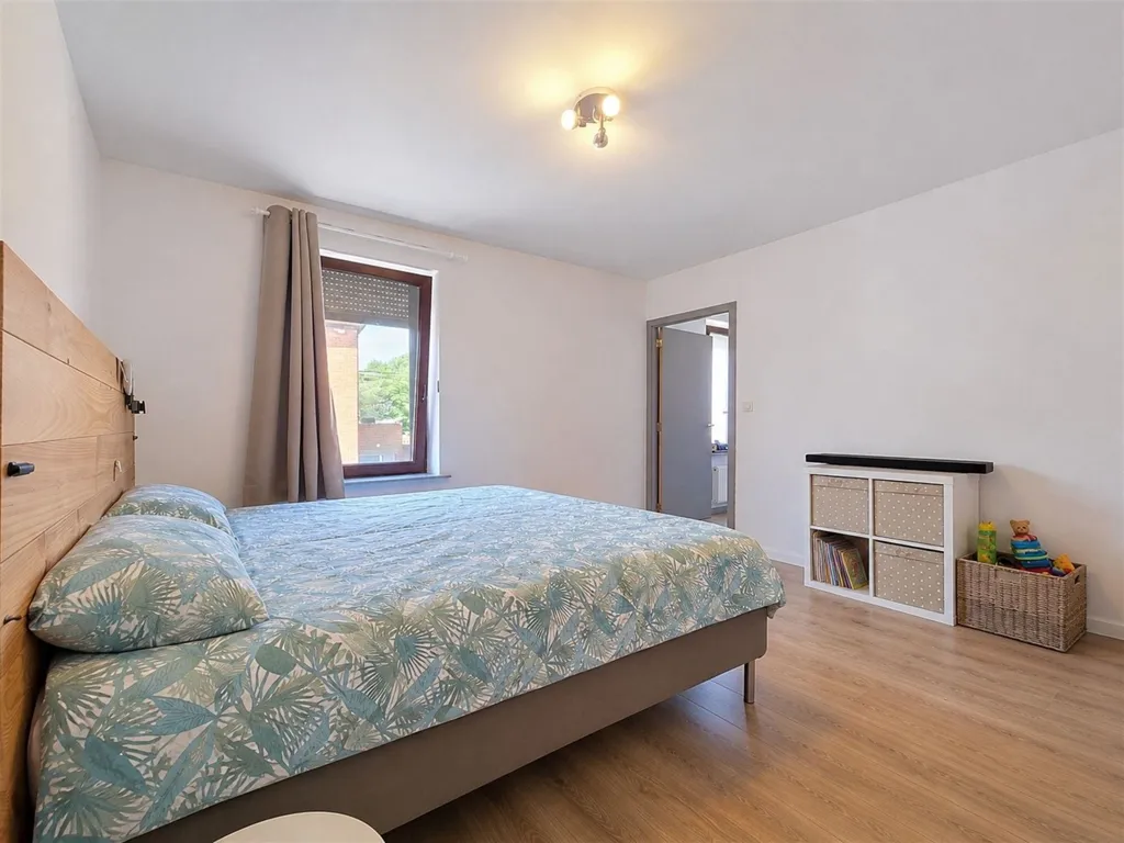 Magamistoad - Three-Bedroom House in Roselies