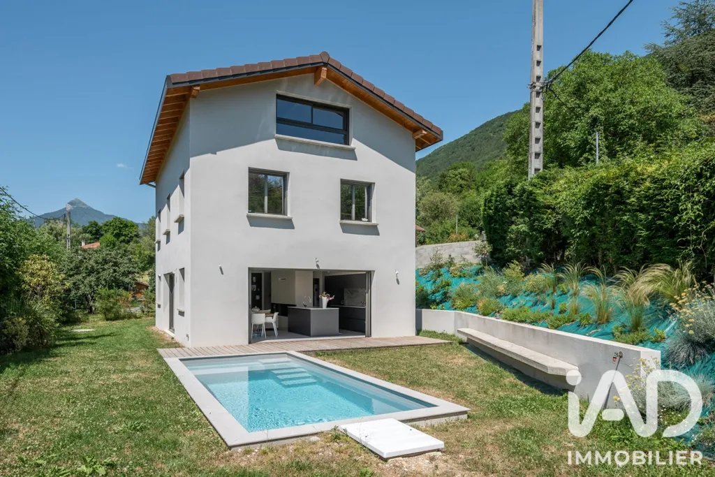 Piscina - Contemporary House with Pool in Saint-Martin-Le-Vinoux