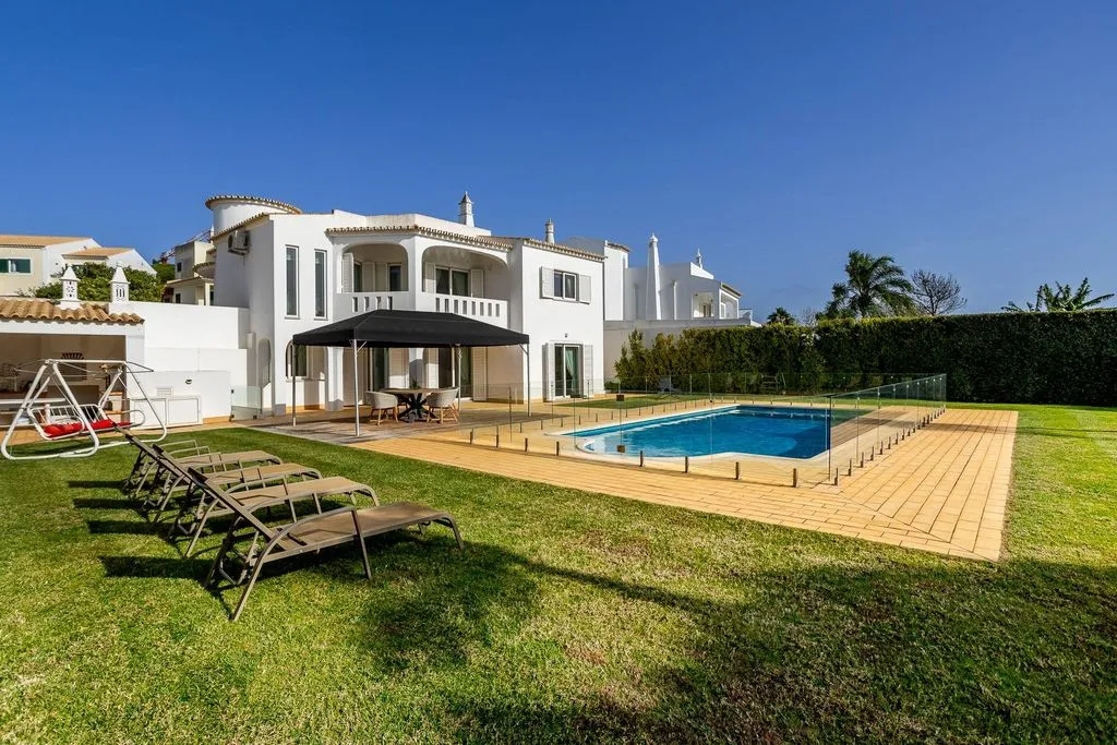 Bassein - Detached House with Pool in Vilamoura