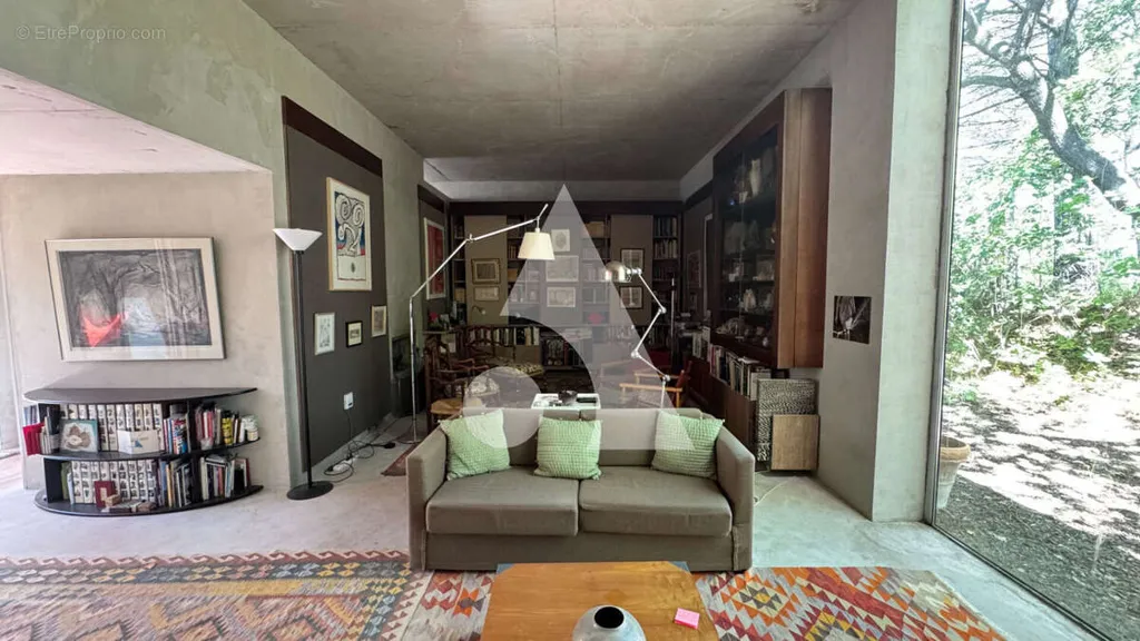 Elutuba - Architectural Villa with 1000 m² Garden in Lauris